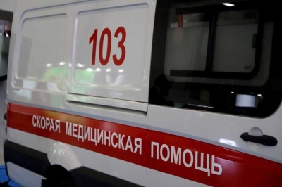 Четыре машины скорой помощи прибыли к месту пожара в жилом доме Петербурга